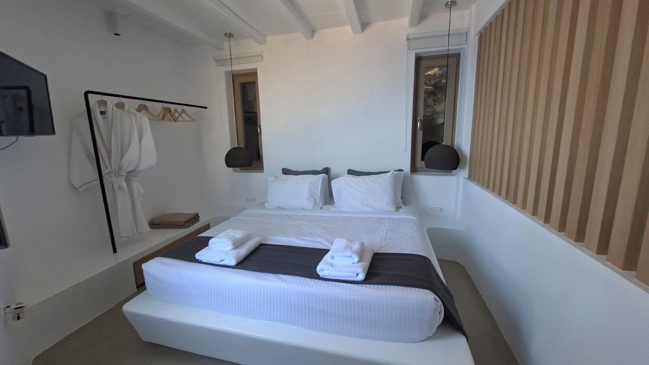Photo of Bedroom in Folegandros Town