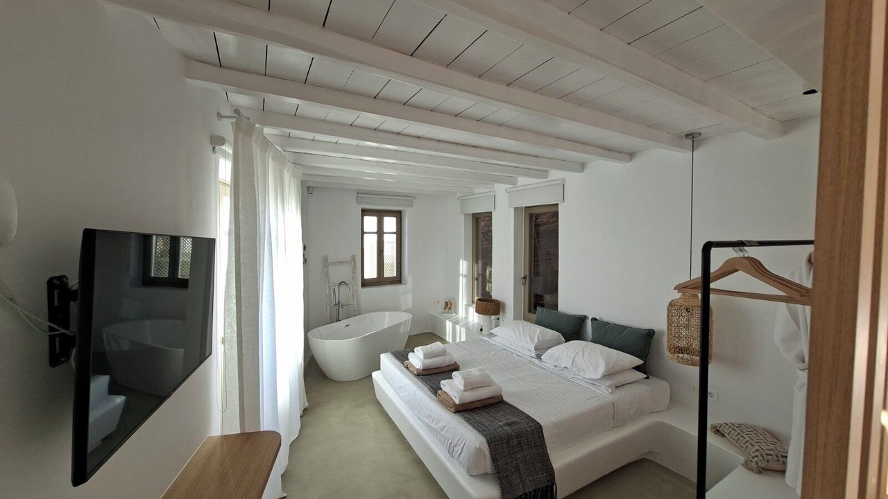 Photo of Bedroom in Folegandros Town