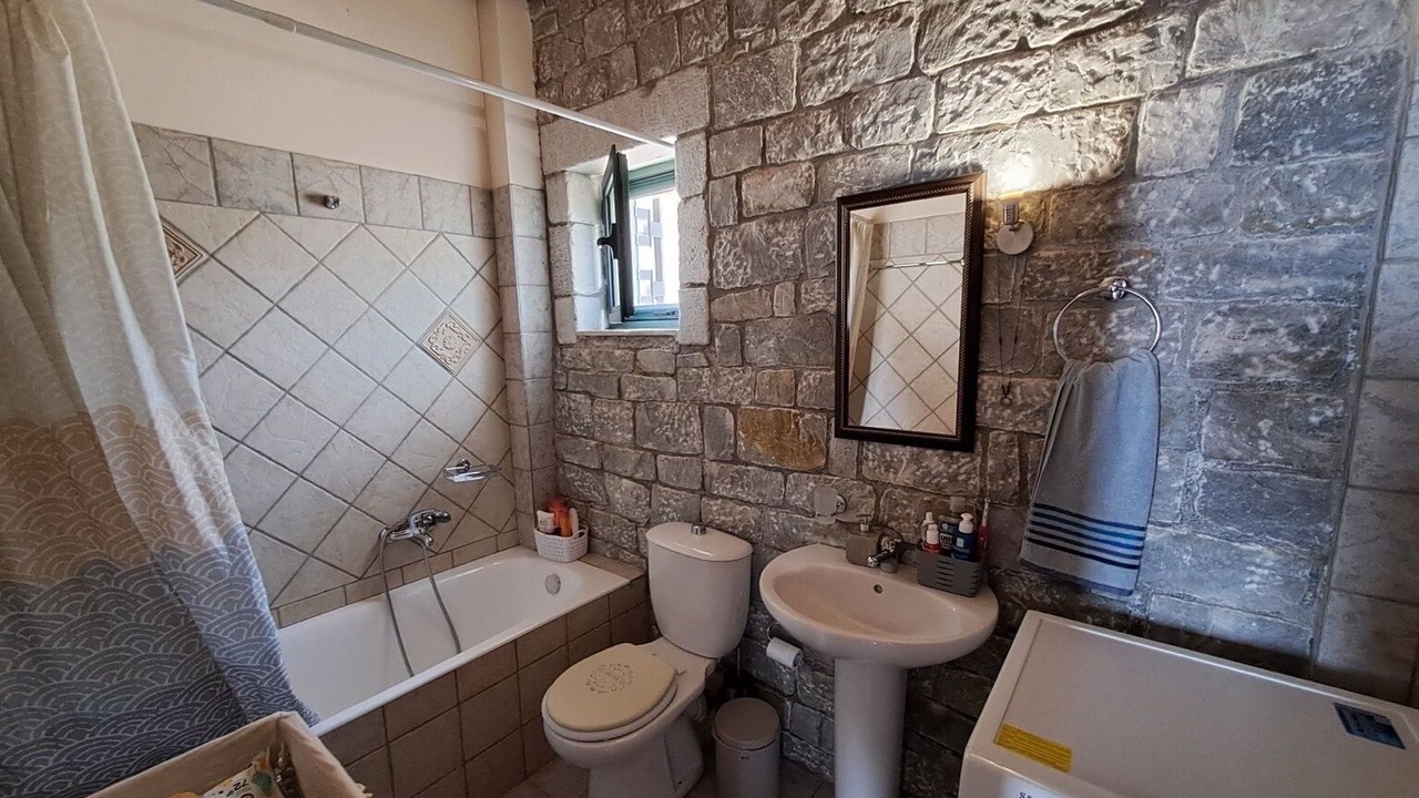 Photo of Bathroom in Lefktron