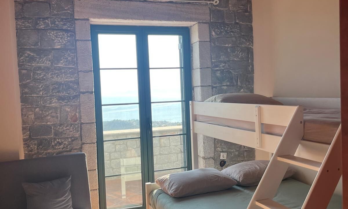 Photo of Bedroom in Lefktron