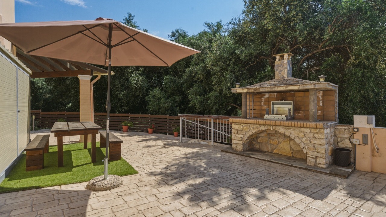 Photo of Outdoor in Petaleia