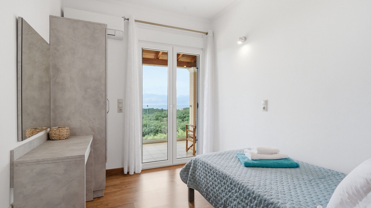 Photo of Bedroom in Petaleia