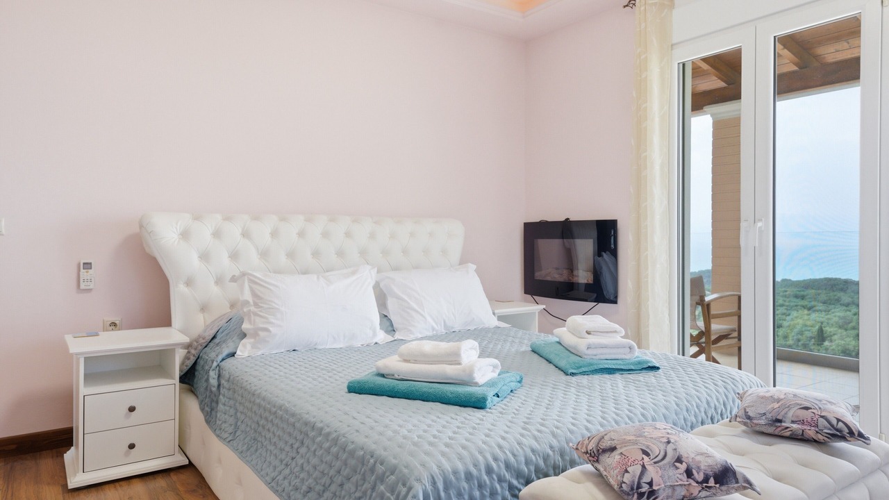 Photo of Bedroom in Petaleia