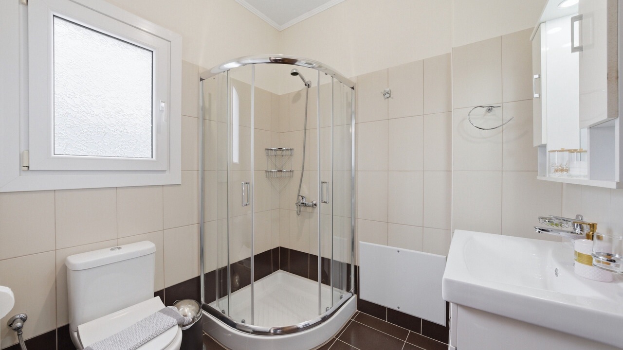Photo of Bathroom in Petaleia