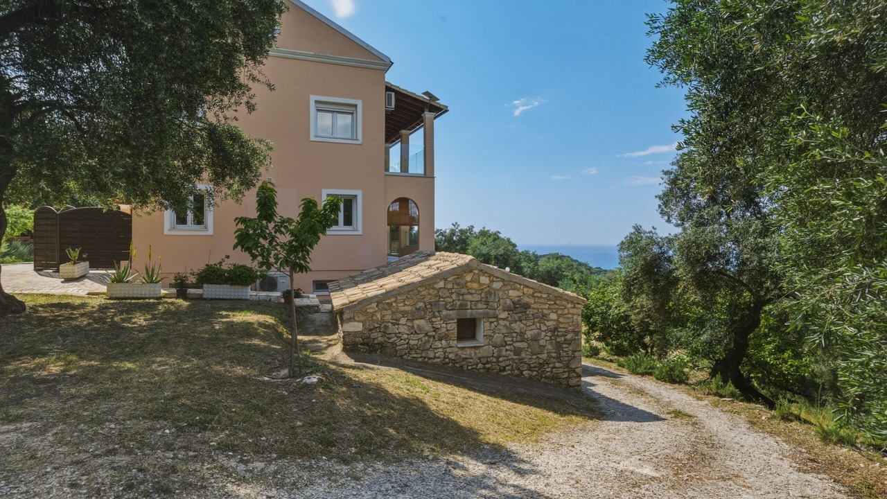 Photo of Outdoor in Petaleia