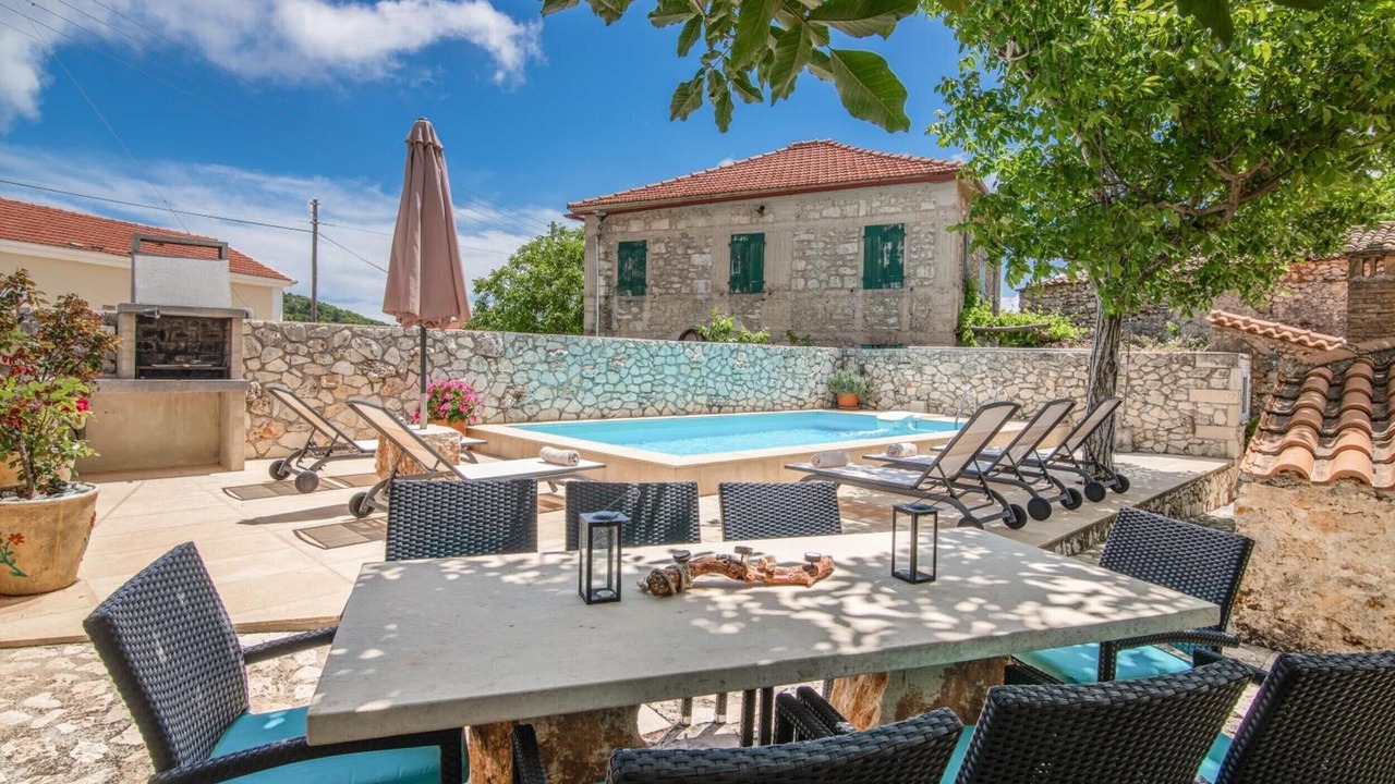 Photo of Outdoor in Loucha