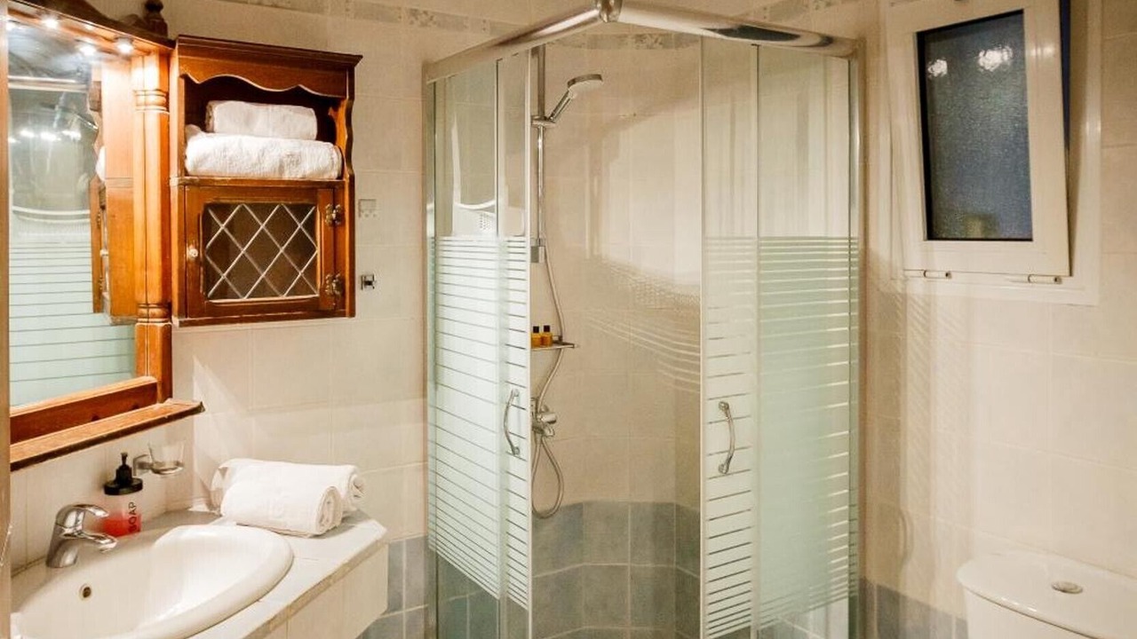 Photo of Bathroom in Alikanas
