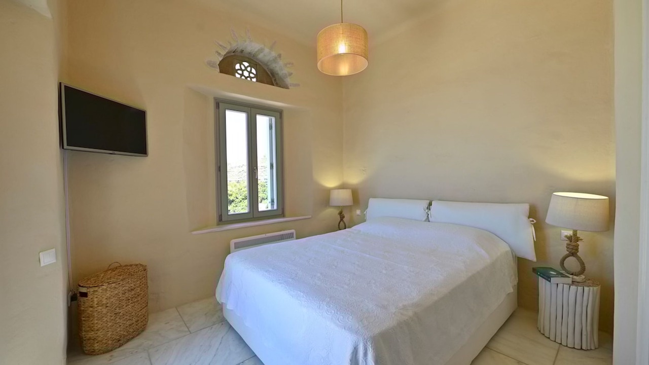 Photo of Bedroom in Exomvourgo