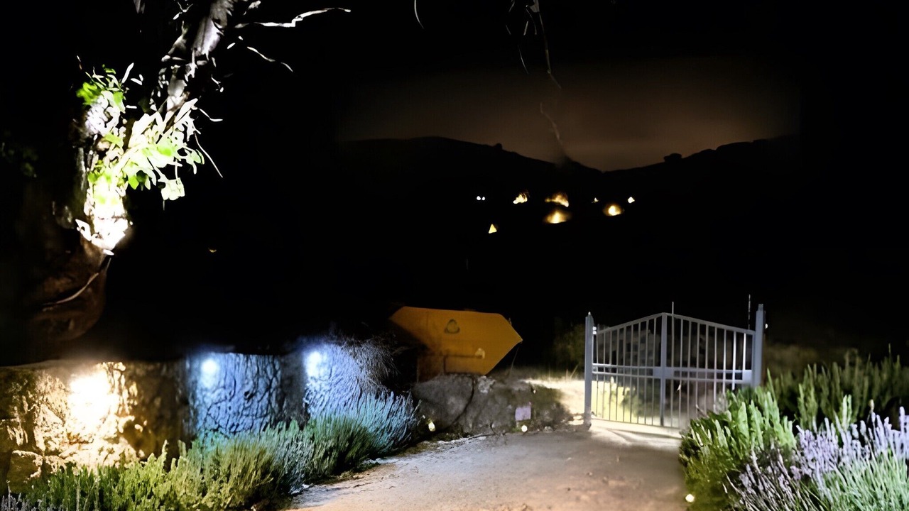 Photo of Outdoor in Petaleia