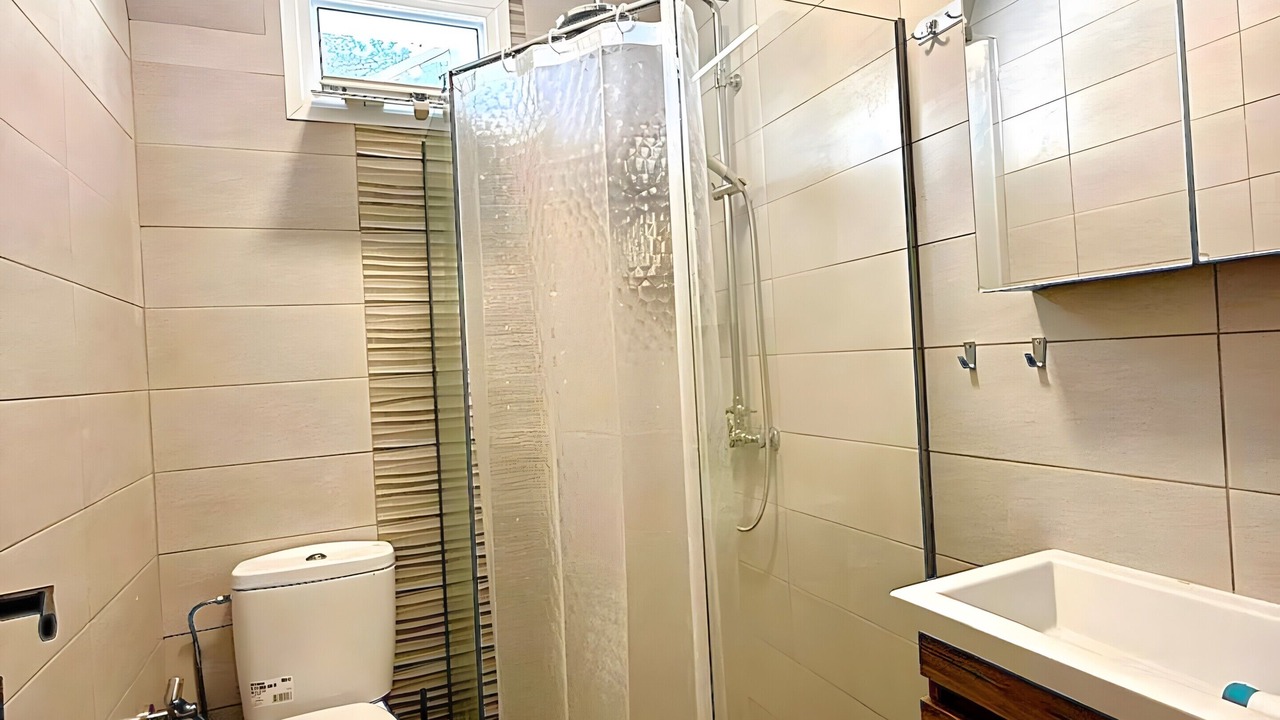Photo of Bathroom in Petaleia