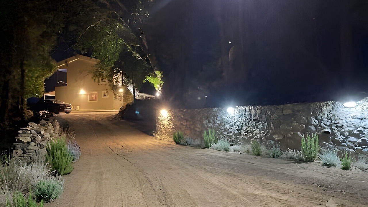 Photo of Outdoor in Petaleia