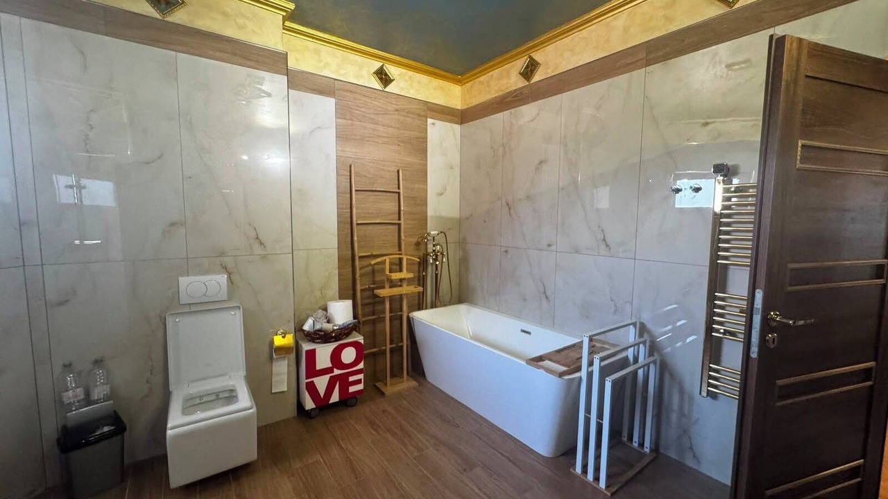 Photo of Bathroom in Golem