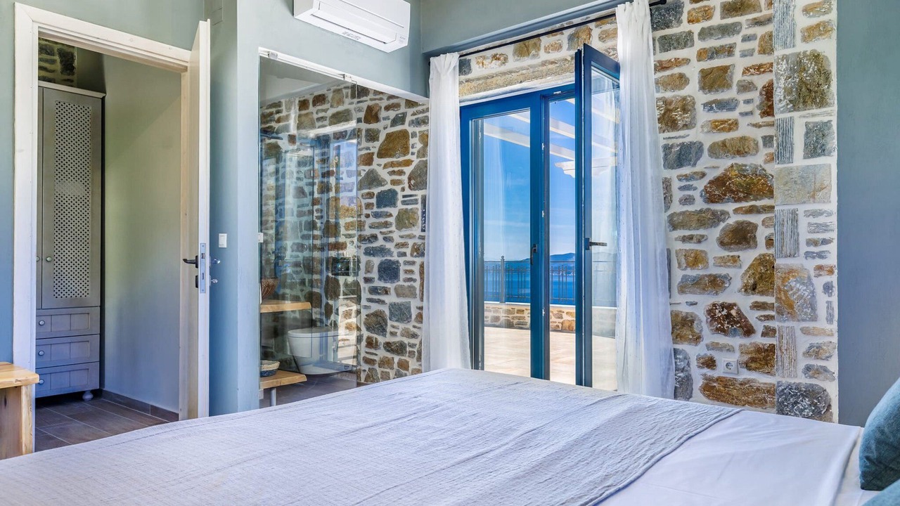 Photo of Others in Glossa