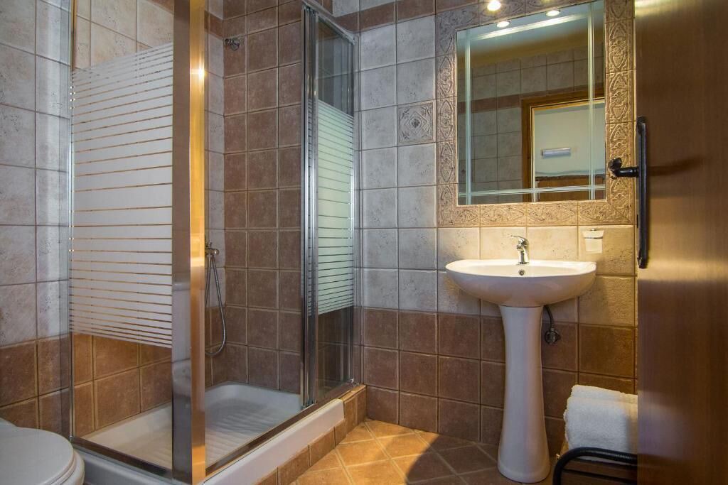 Photo of Bathroom in Damavolos