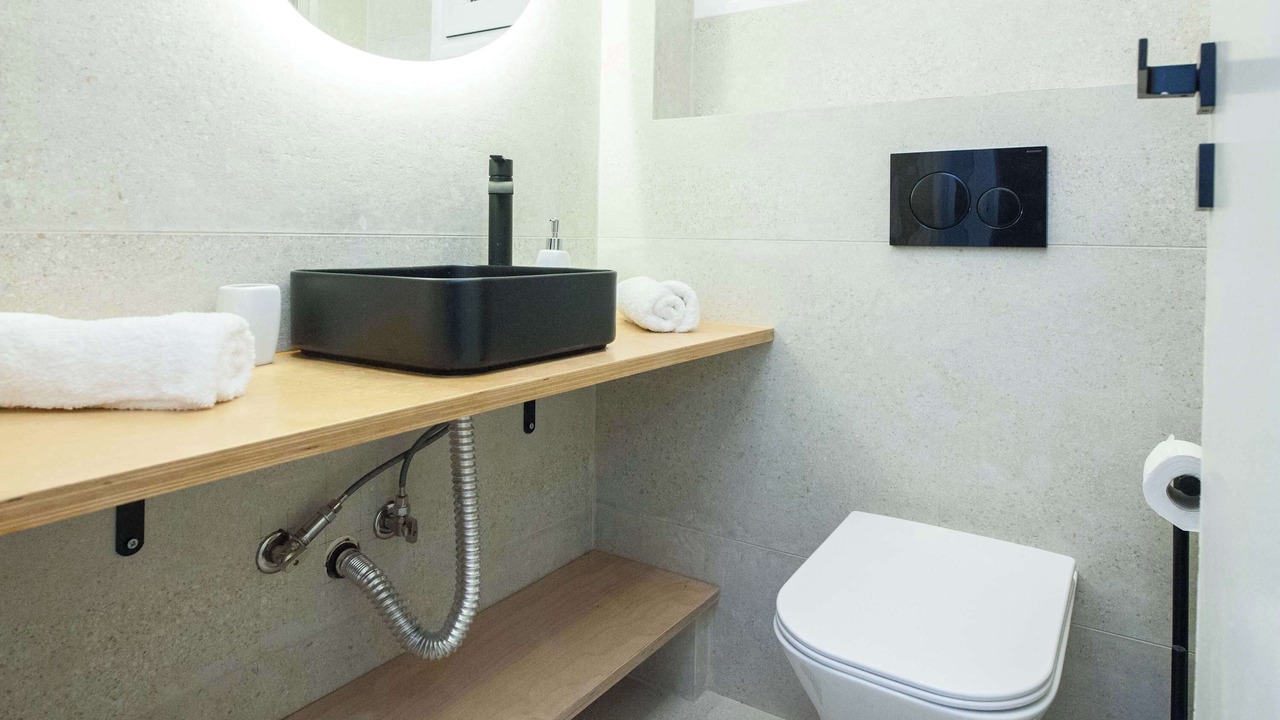 Photo of Bathroom in Galatsi
