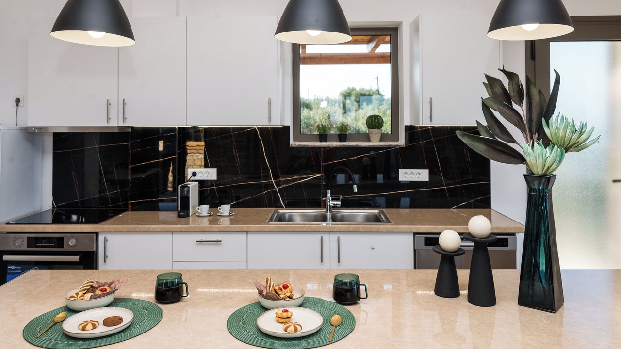 Photo of Kitchen in Neromilos