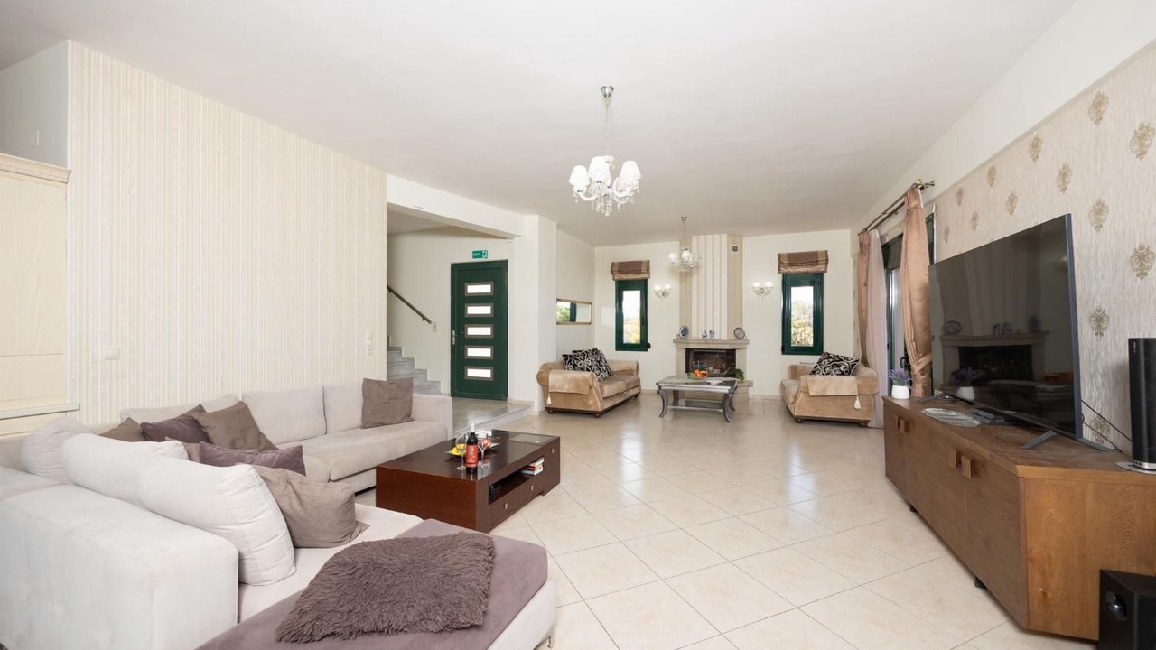Photo of Livingroom in Adelianos Kampos