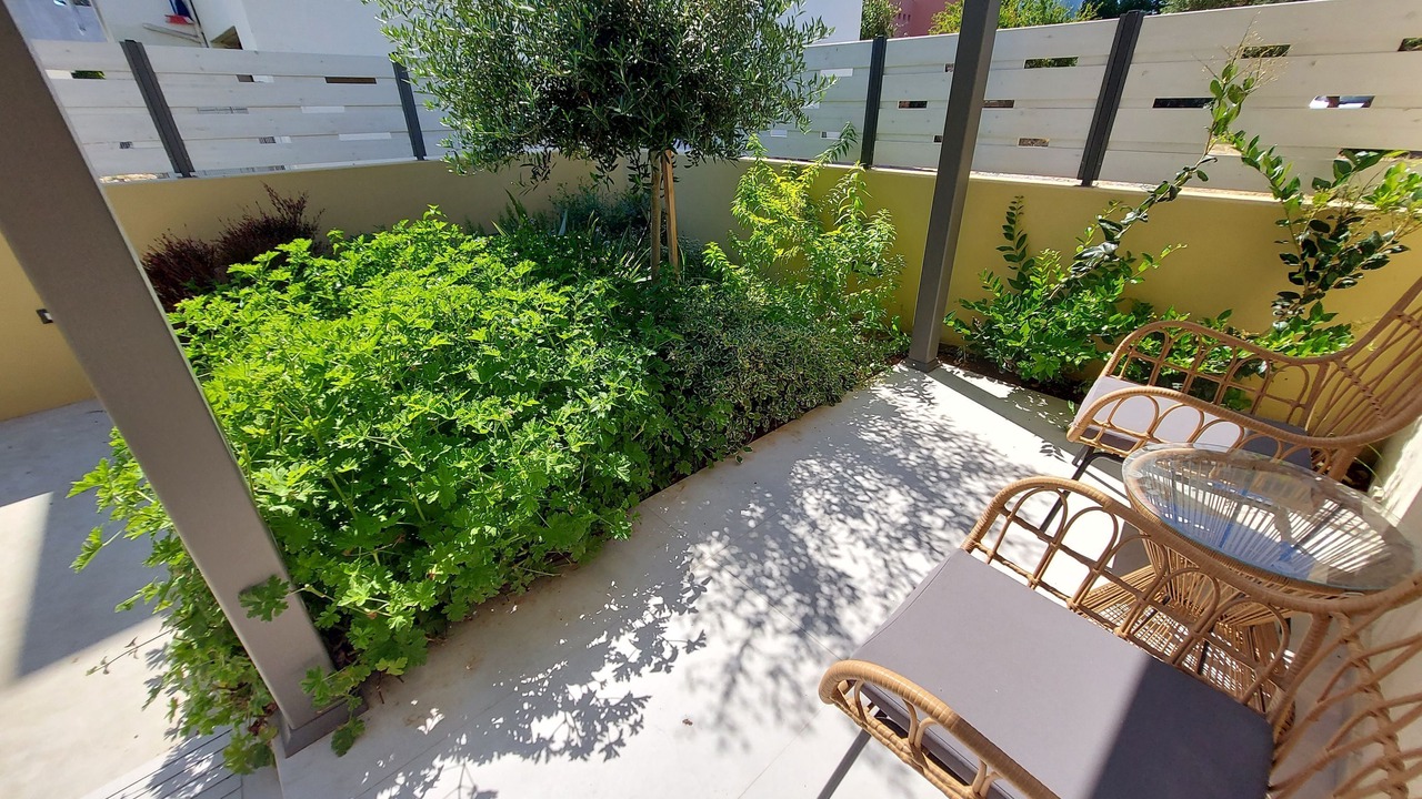 Photo of Patio Balcony in Platanes
