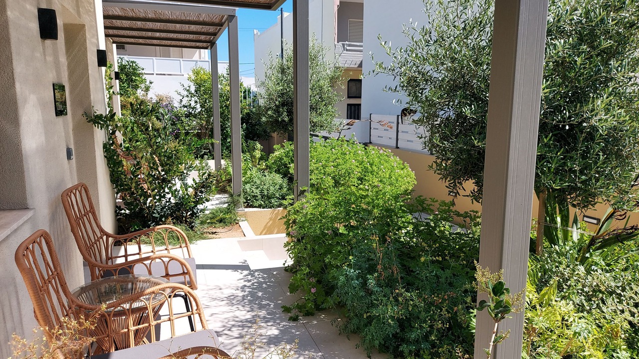 Photo of Patio Balcony in Platanes