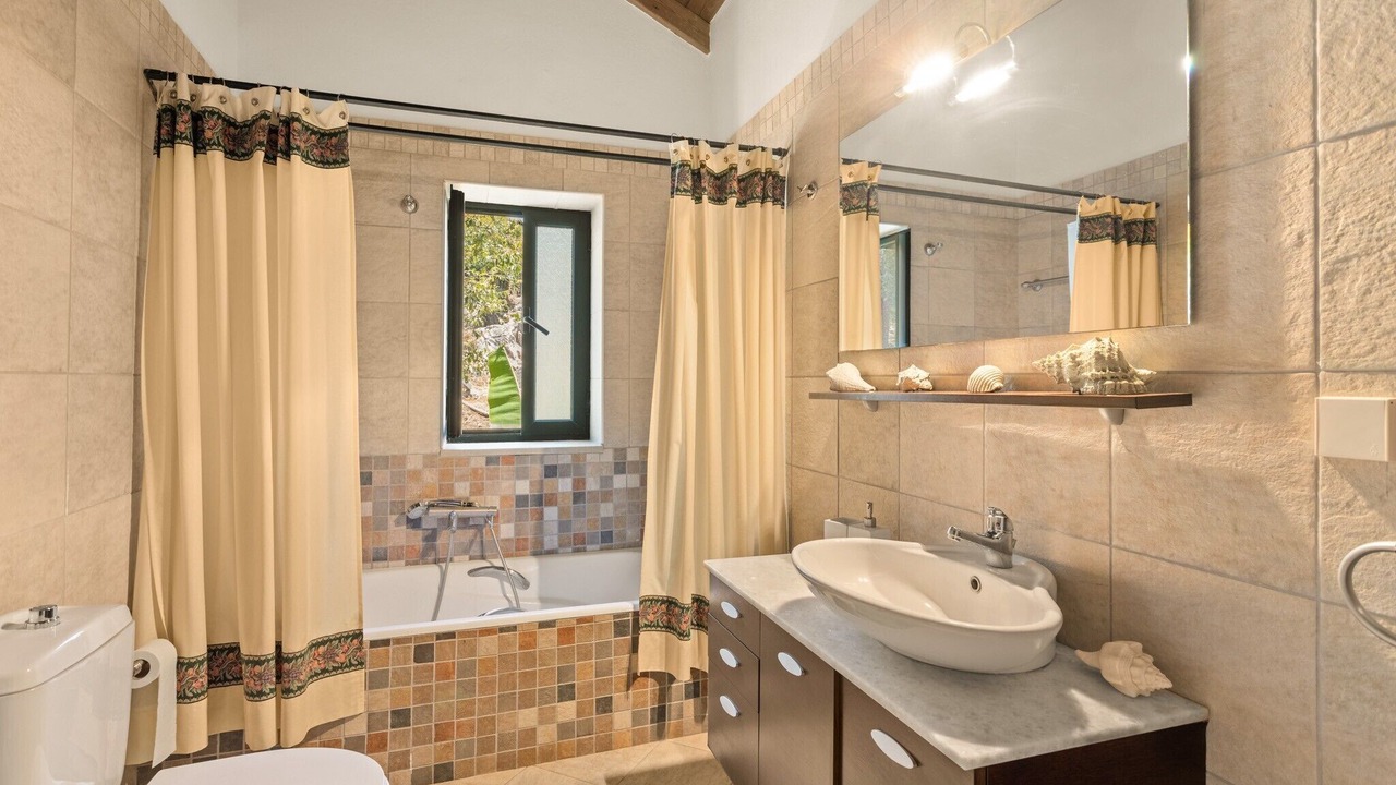Photo of Bathroom in Lefktron