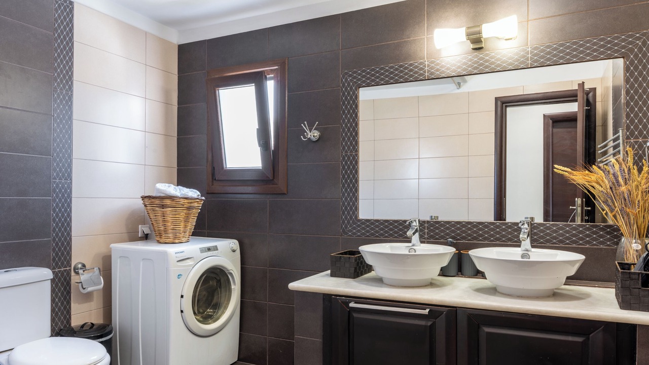 Photo of Bathroom in Ios