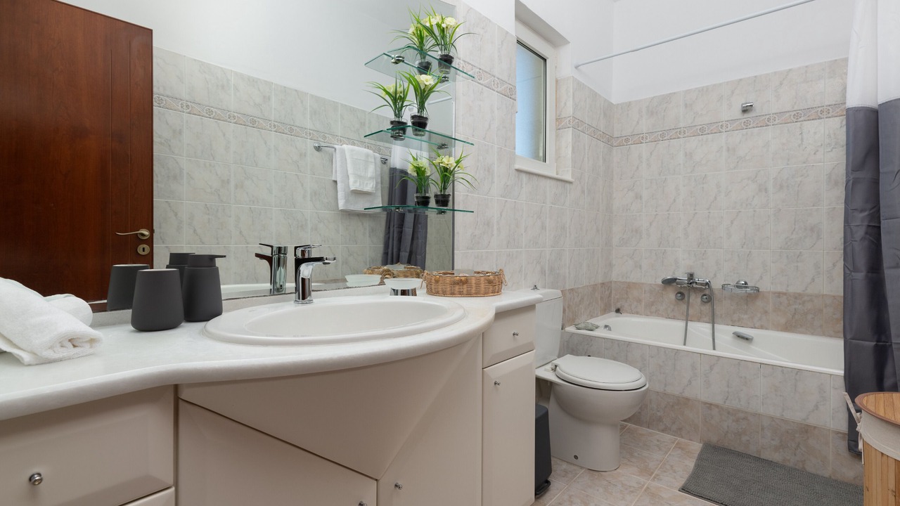 Photo of Bathroom in Ialyssos
