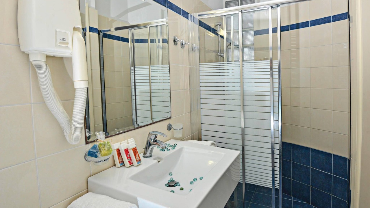 Photo of Bathroom in Platanes