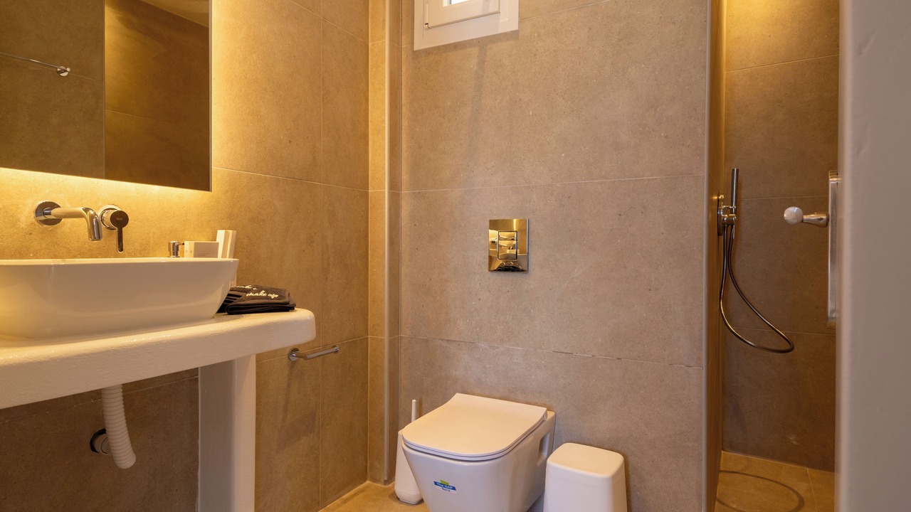 Photo of Bathroom in Perissa