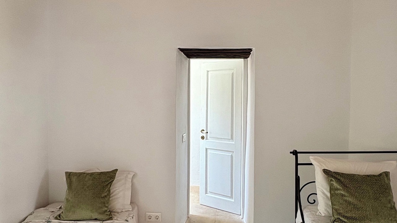 Photo of Bedroom in Idhra