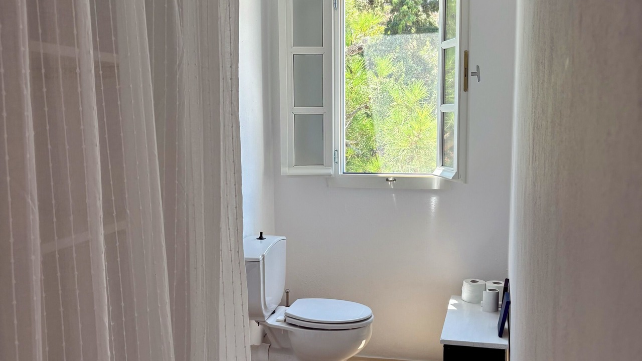 Photo of Bathroom in Idhra
