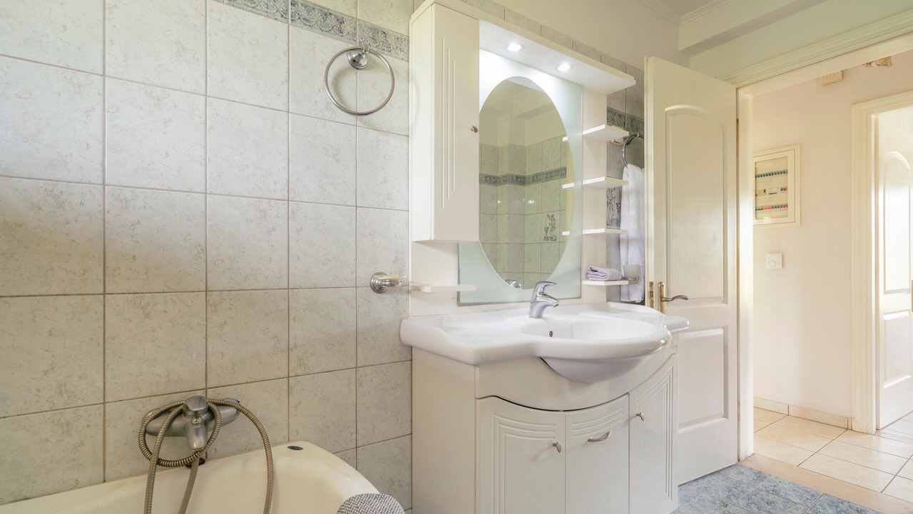 Photo of Bathroom in Kalligoni