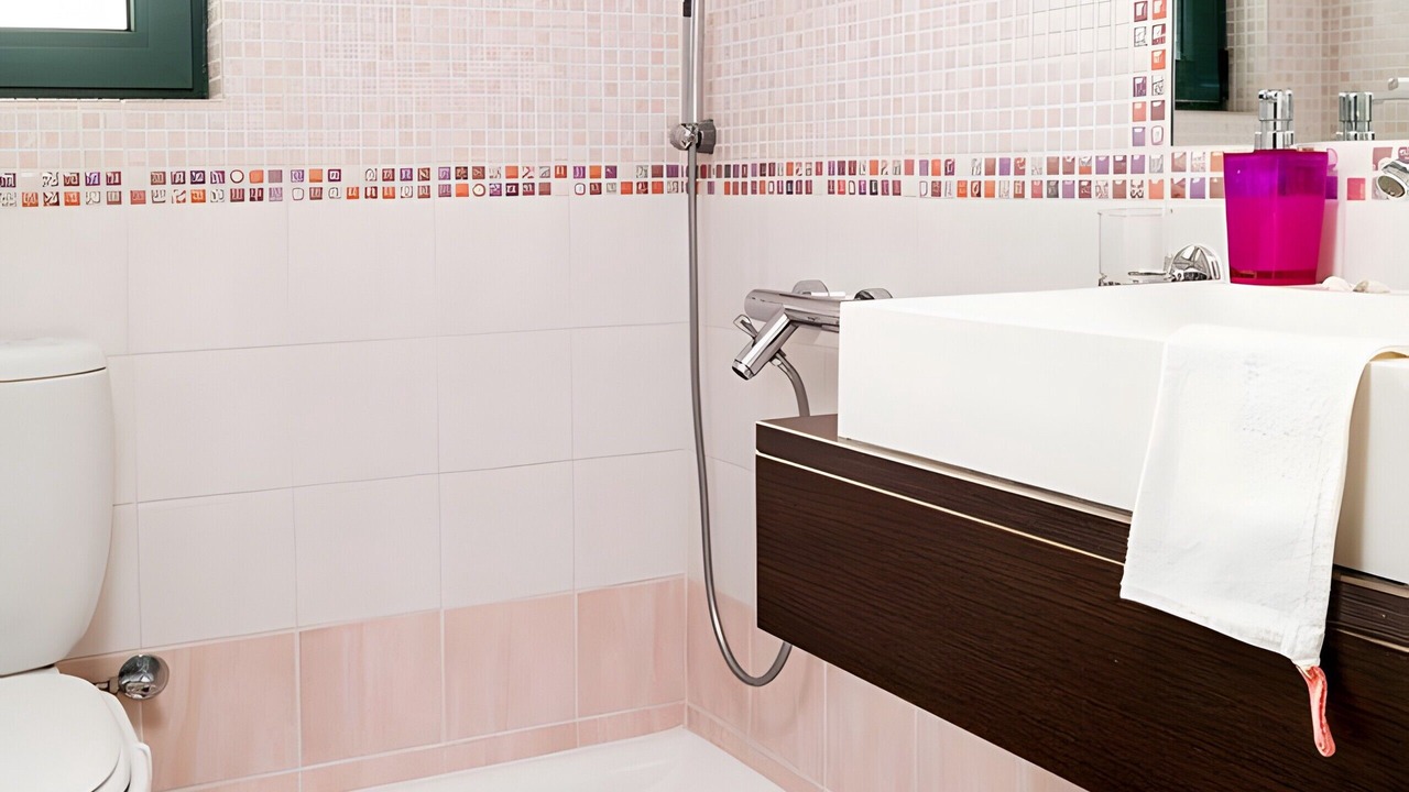Photo of Bathroom in Megala Chorafia