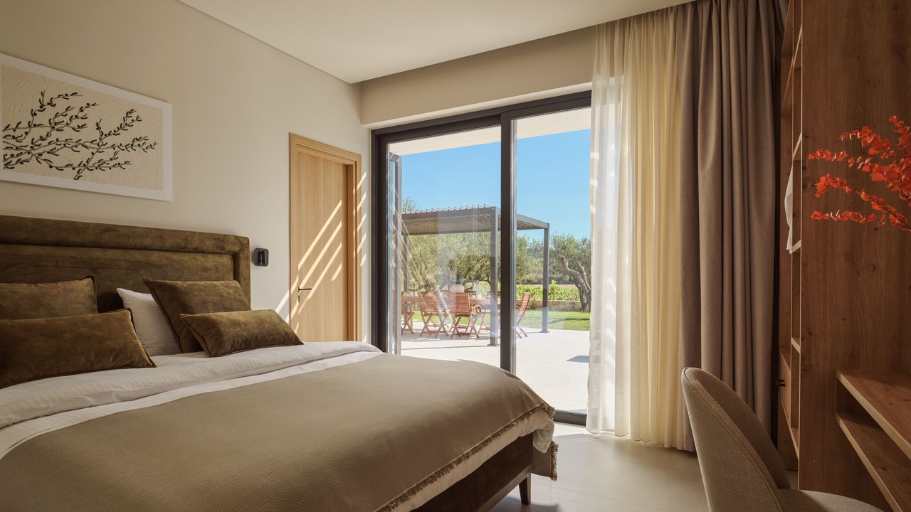 Photo of Bedroom in Neromilos