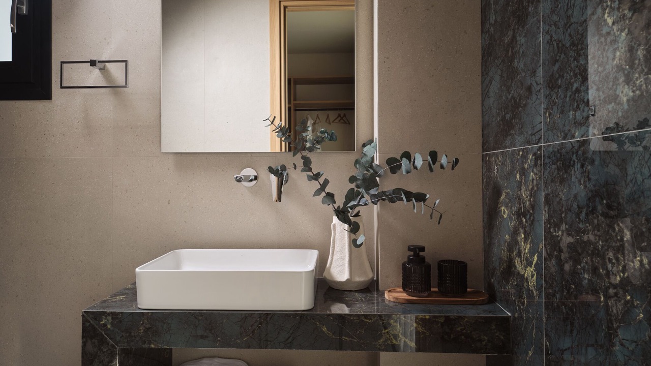 Photo of Bathroom in Neromilos