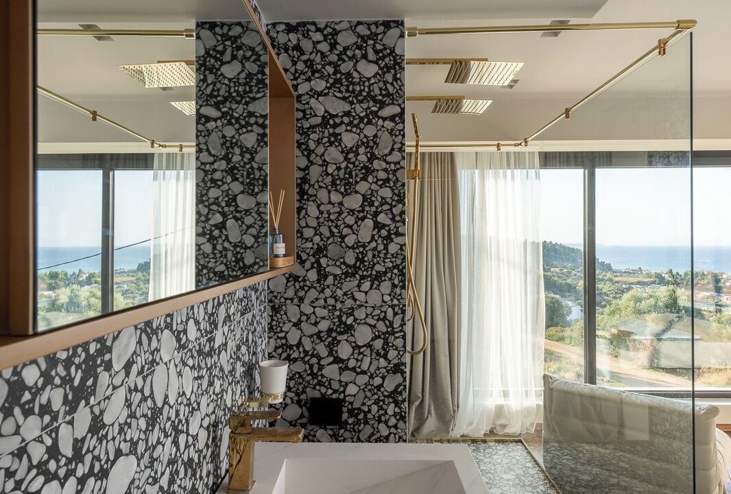 Photo of Bathroom in Polichrono