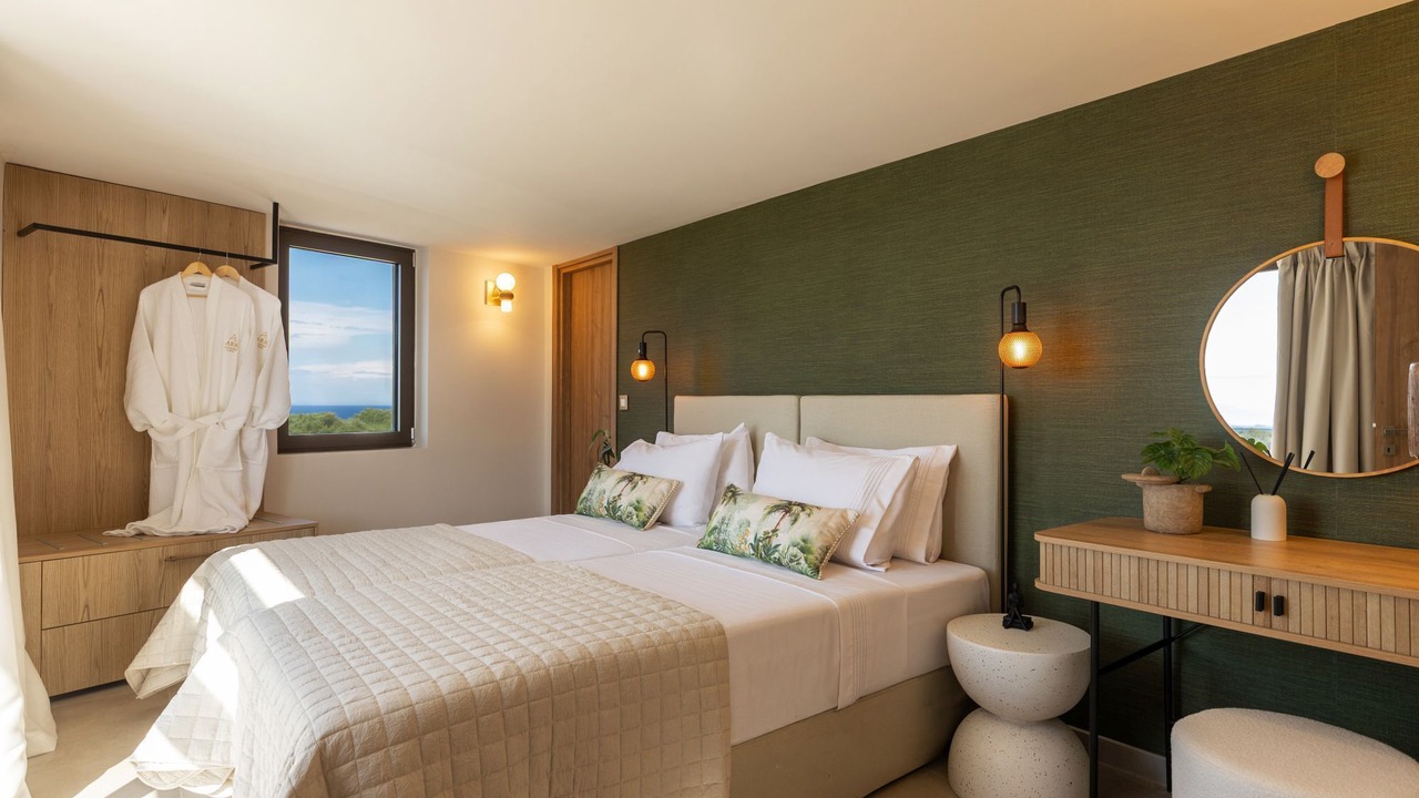 Photo of Bedroom in Neromilos