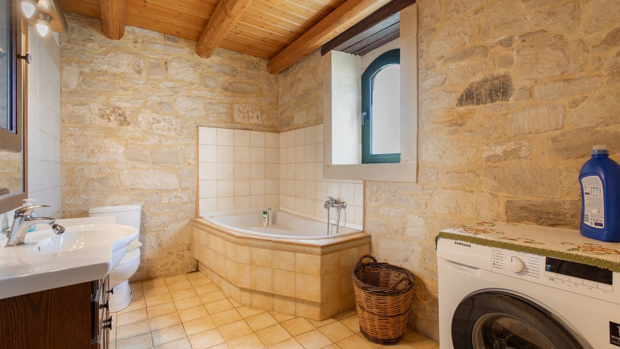 Photo of Bathroom in Geropotamos