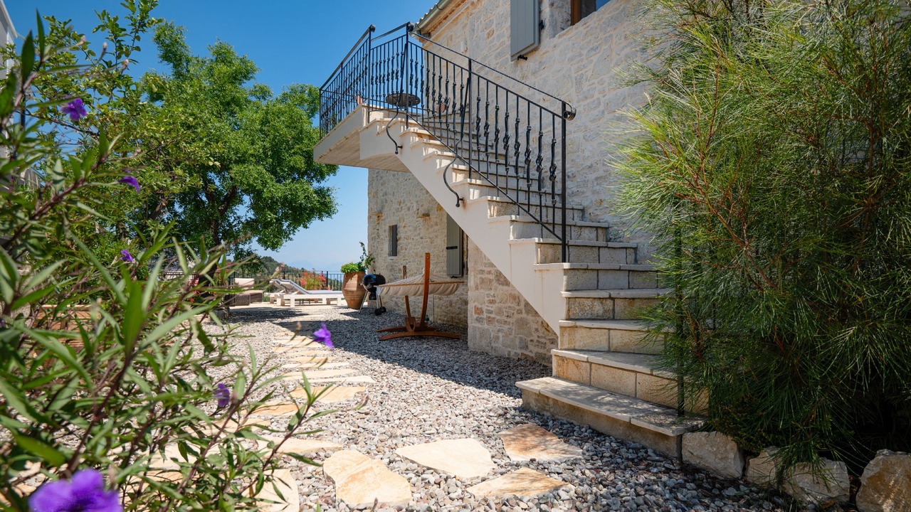 Photo of Outdoor in Petaleia