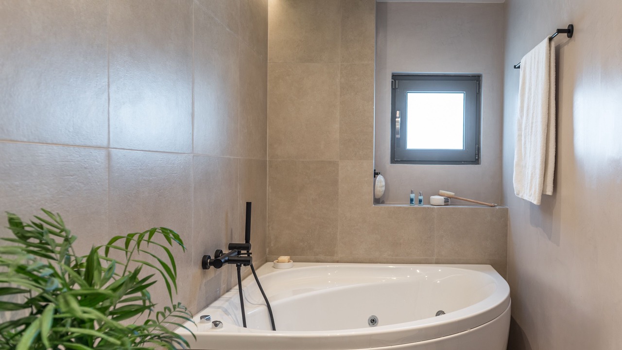 Photo of Bathroom in Alimos
