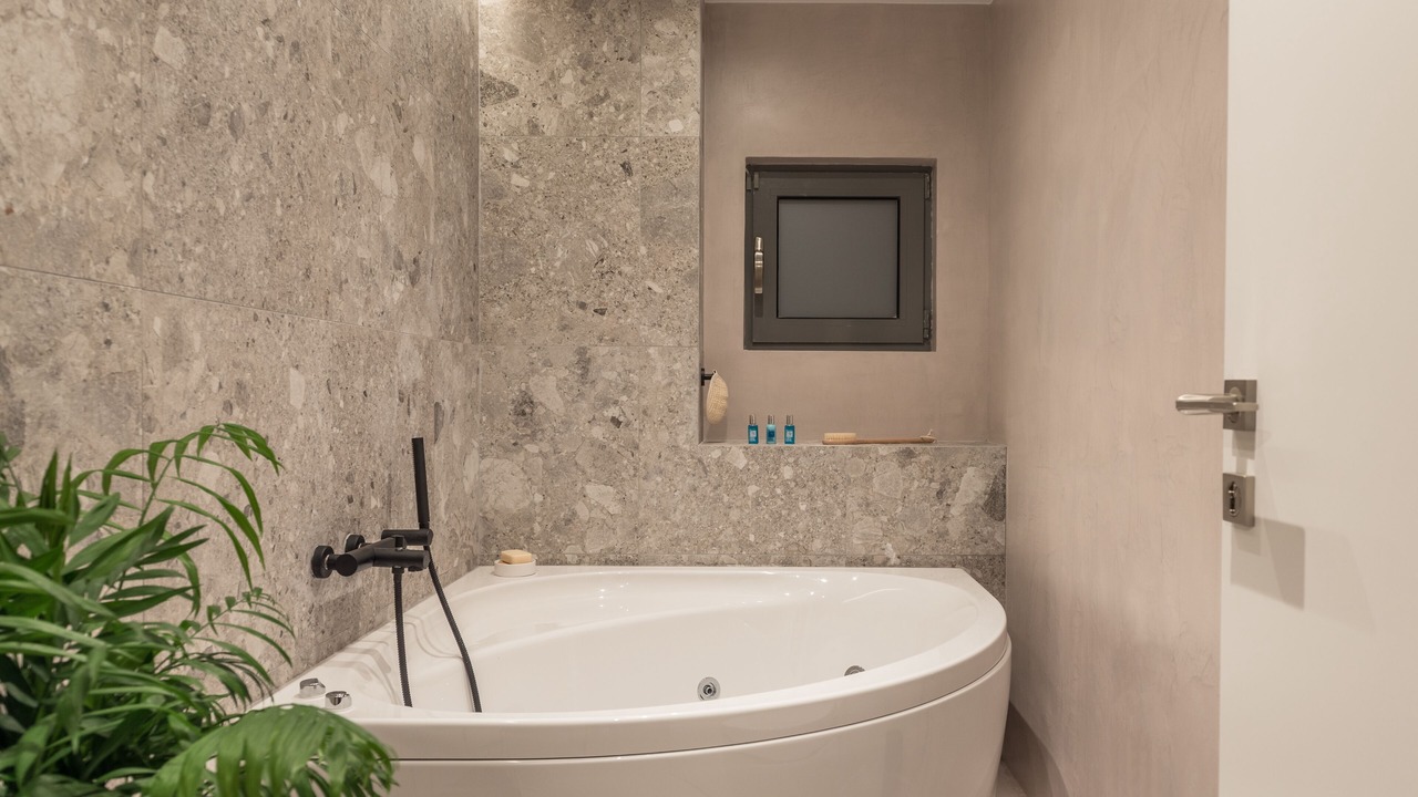 Photo of Bathroom in Alimos
