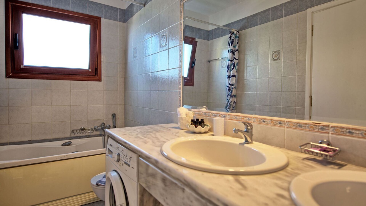 Photo of Bathroom in Plaka