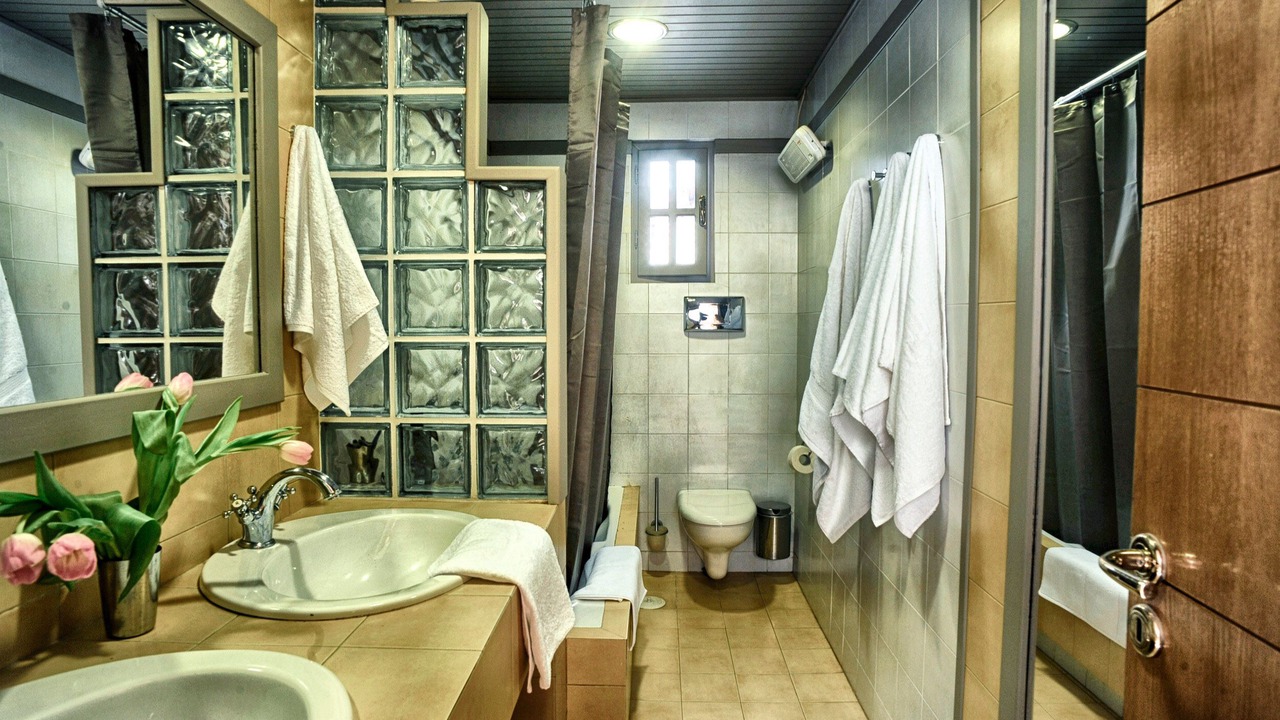 Photo of Bathroom in Saronikos