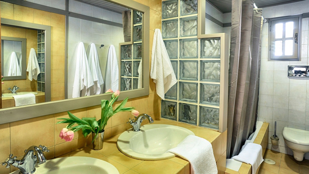 Photo of Bathroom in Saronikos