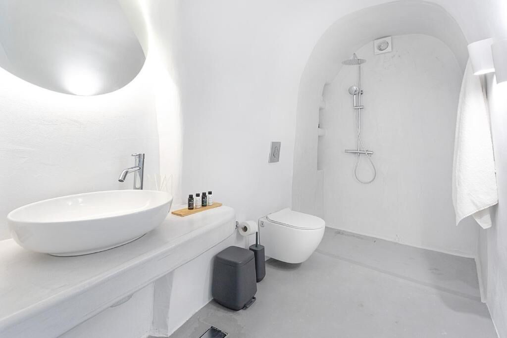 Photo of Bathroom in Fira