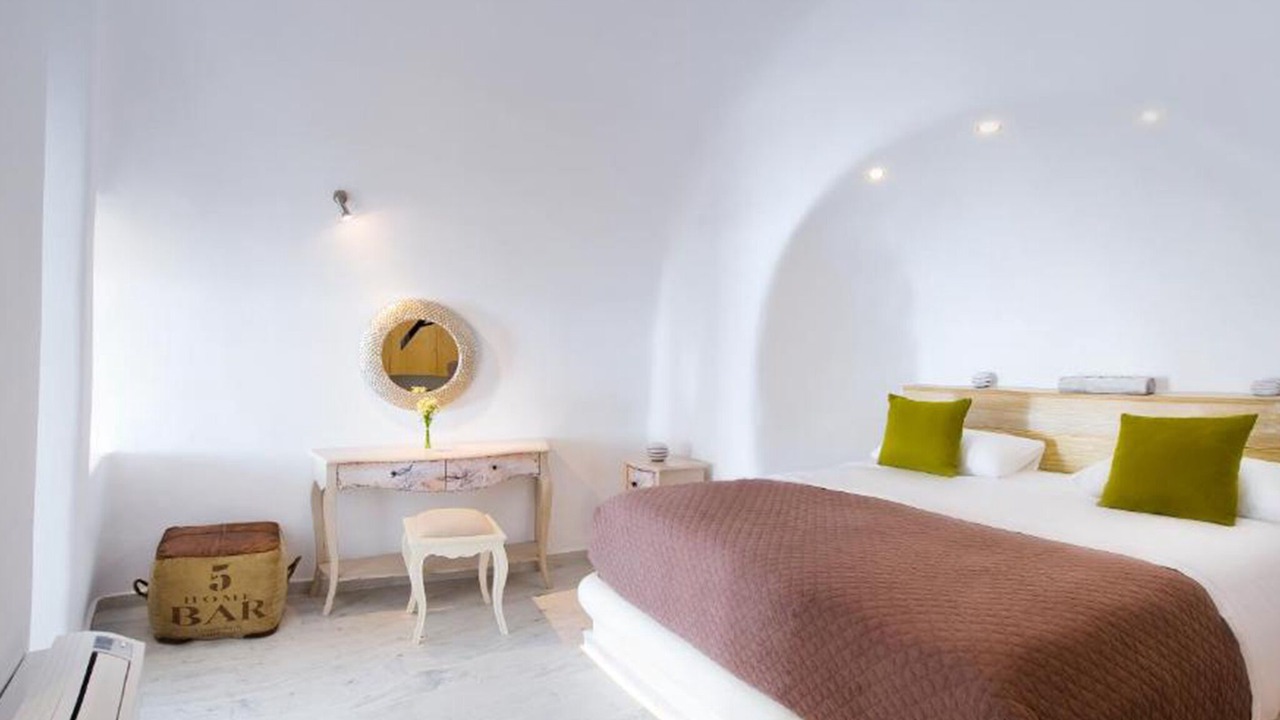 Photo of Bedroom in Oia
