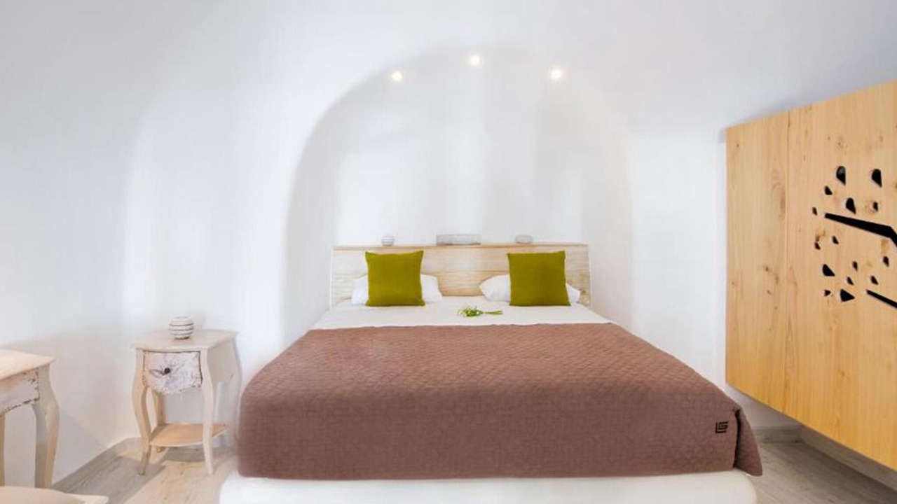 Photo of Bedroom in Oia