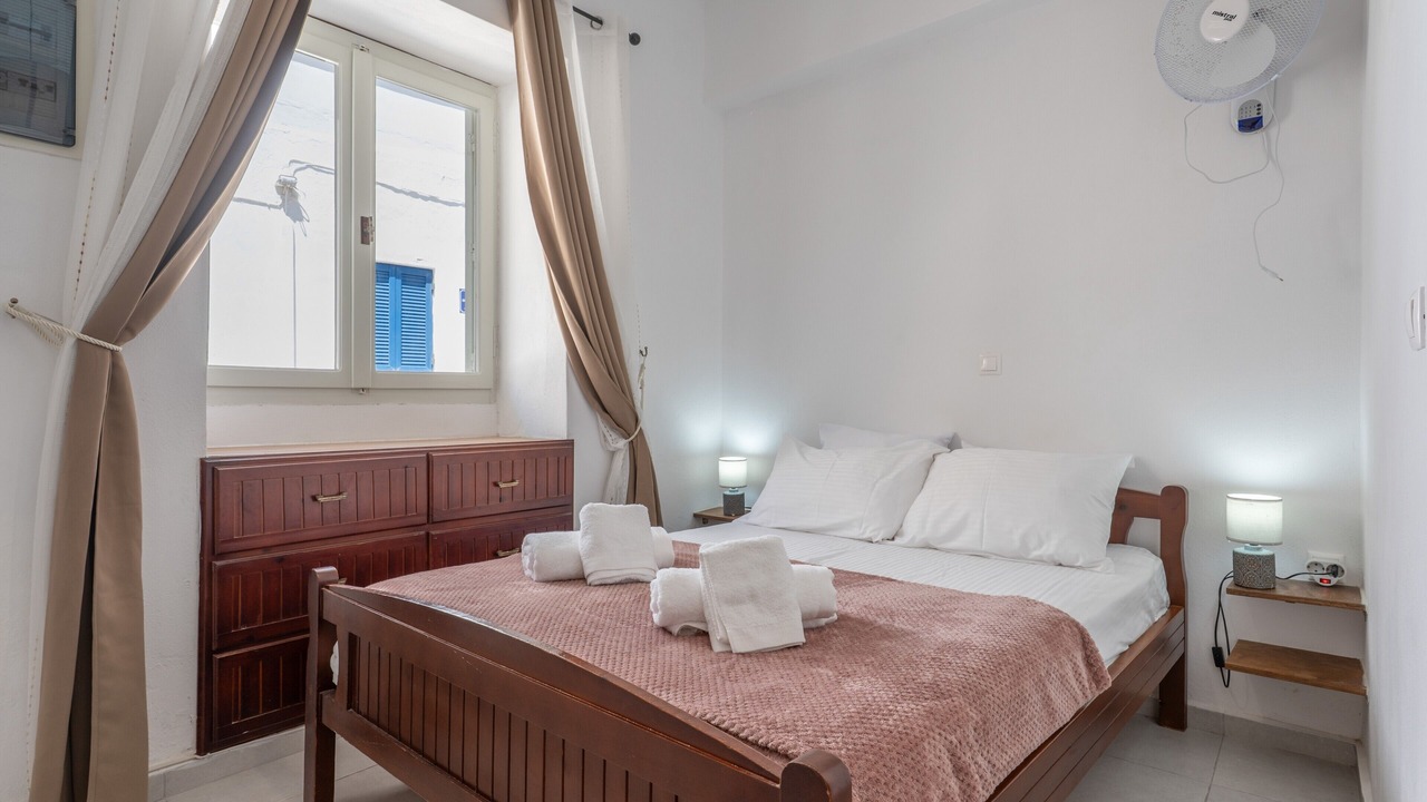 Photo of Bedroom in Mirtos