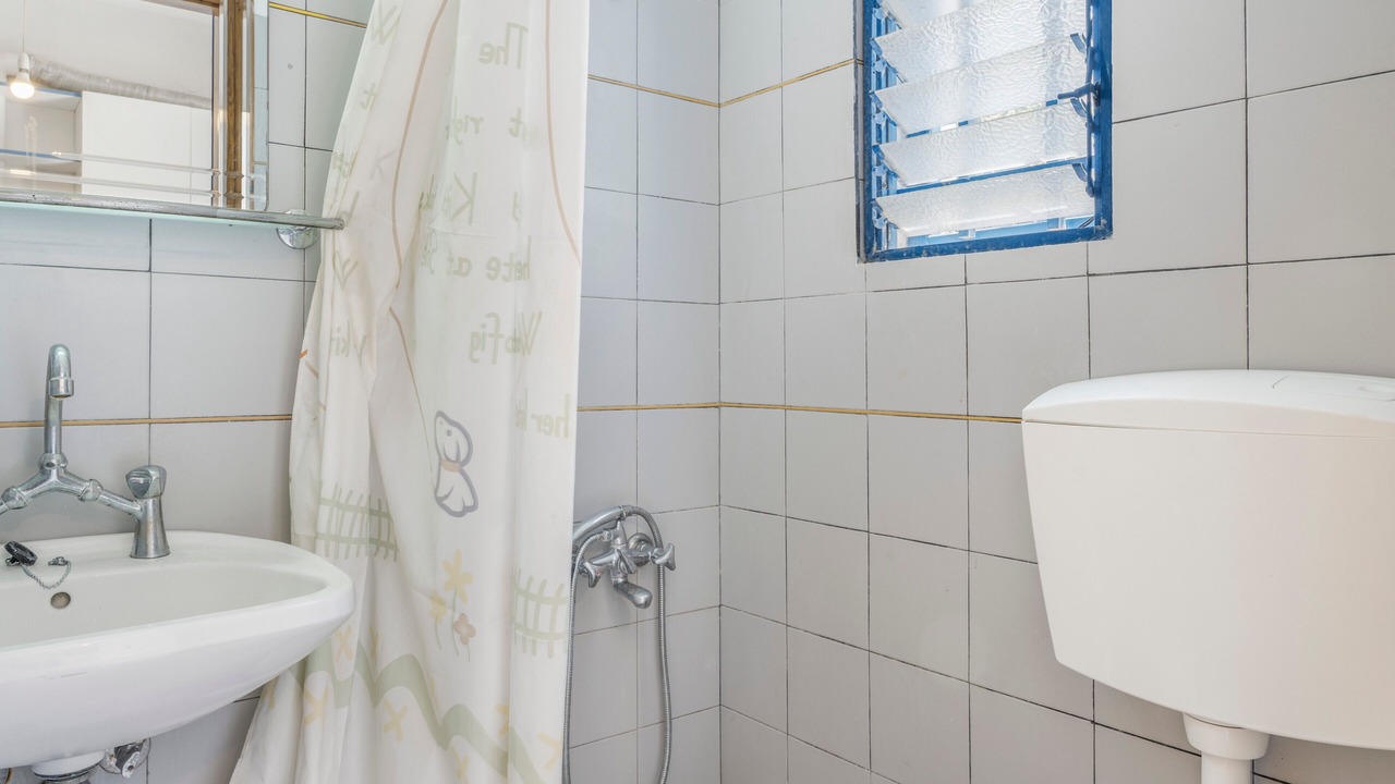 Photo of Bathroom in Pisses