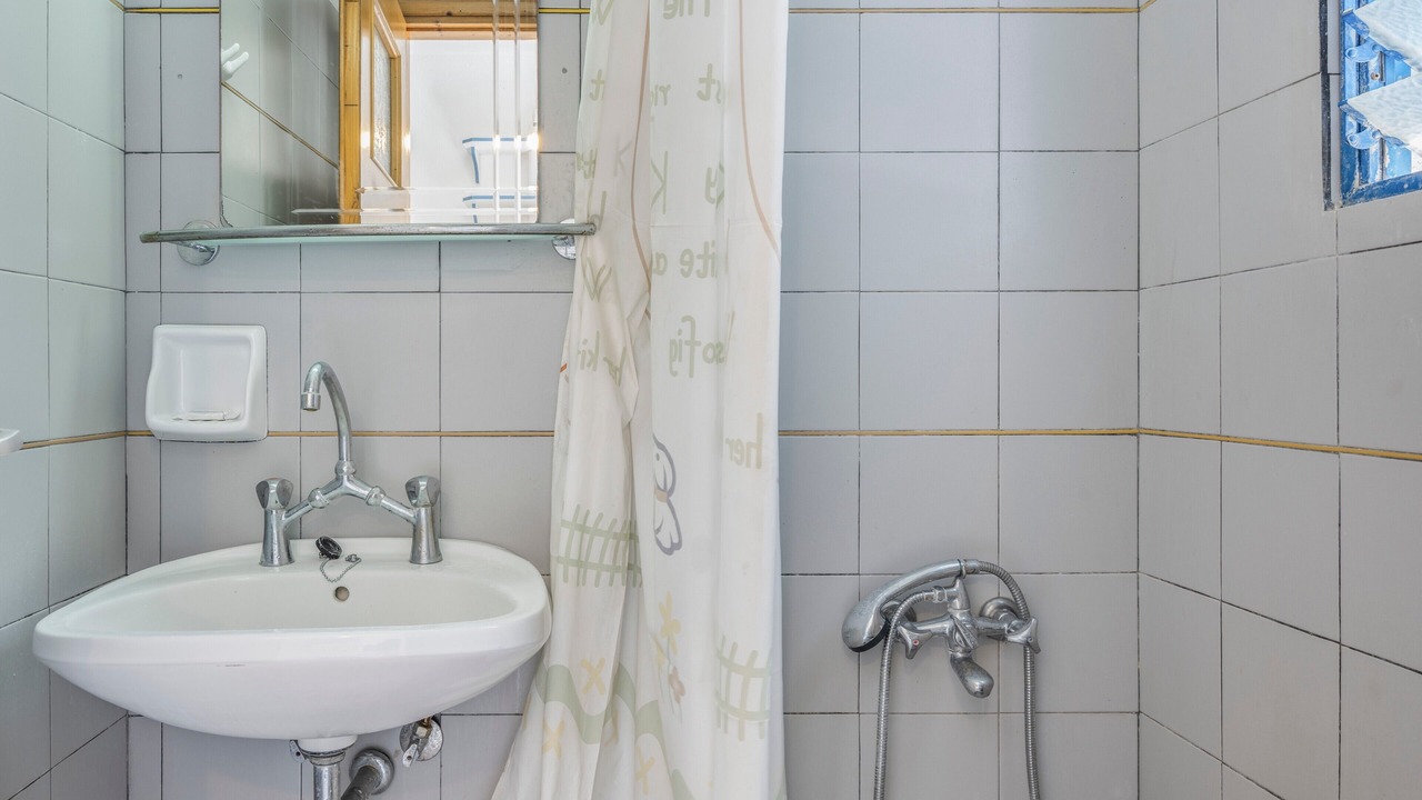 Photo of Bathroom in Pisses