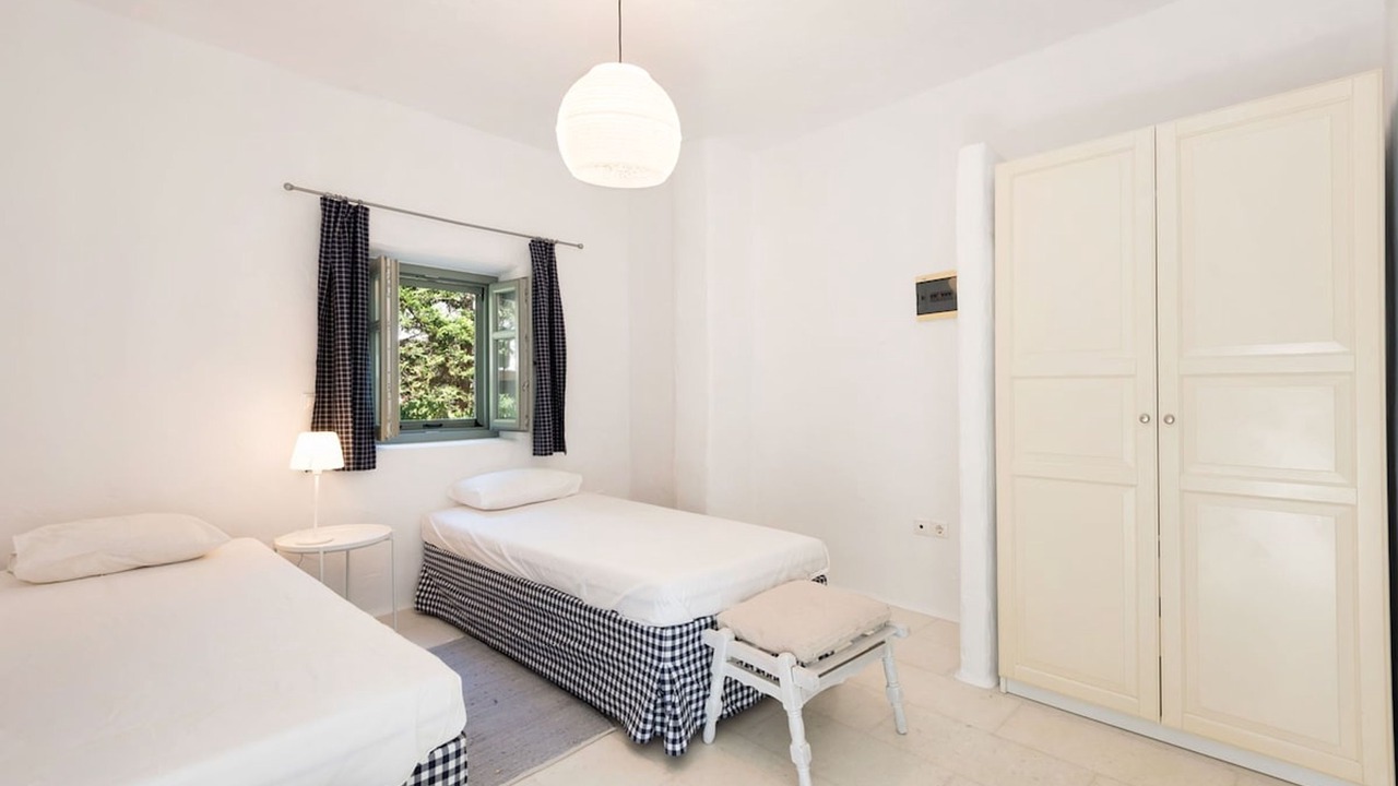 Photo of Bedroom in Drios